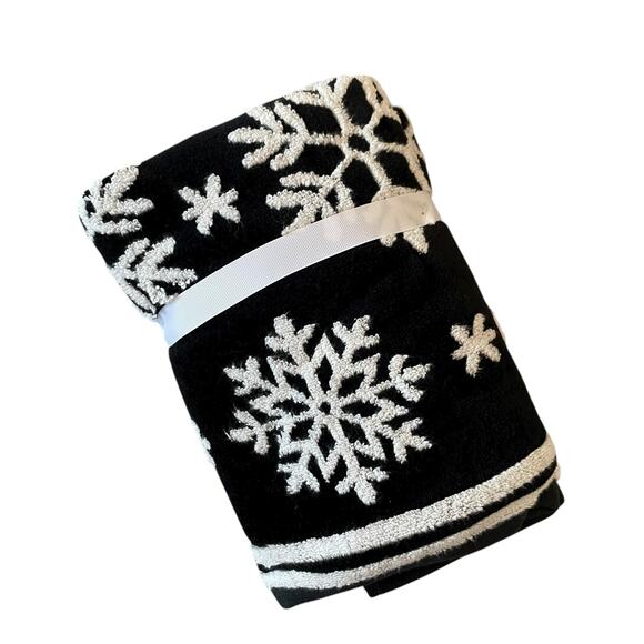 Tahari Christmas SNOWFLAKE Hand Towels 18x28 Coton Black & White Set of 2 New - Picture 2 of 10